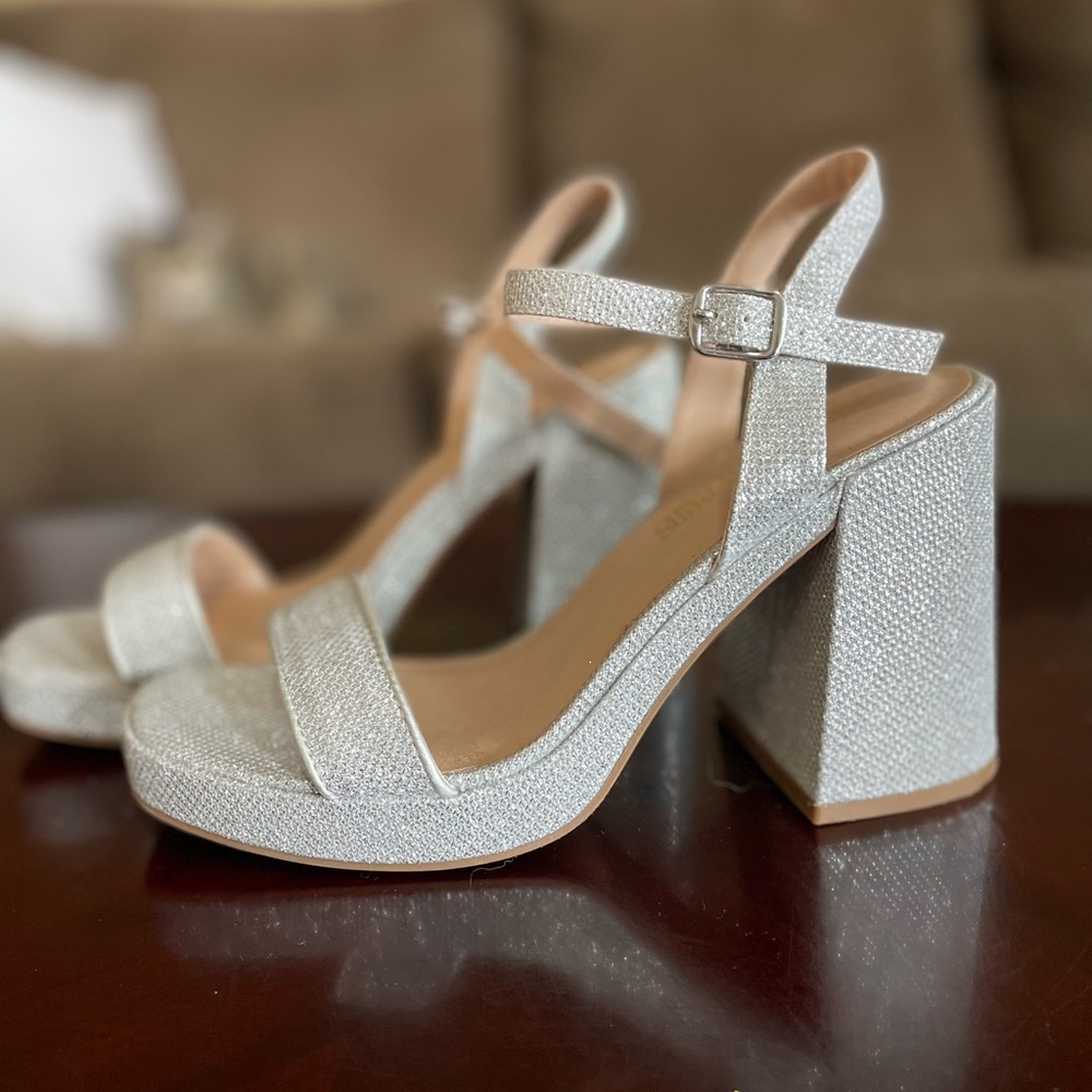 Women’s sparkling shoes